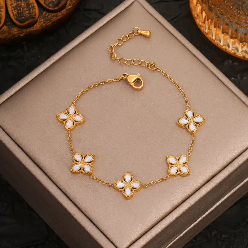 Shell White Clover Set